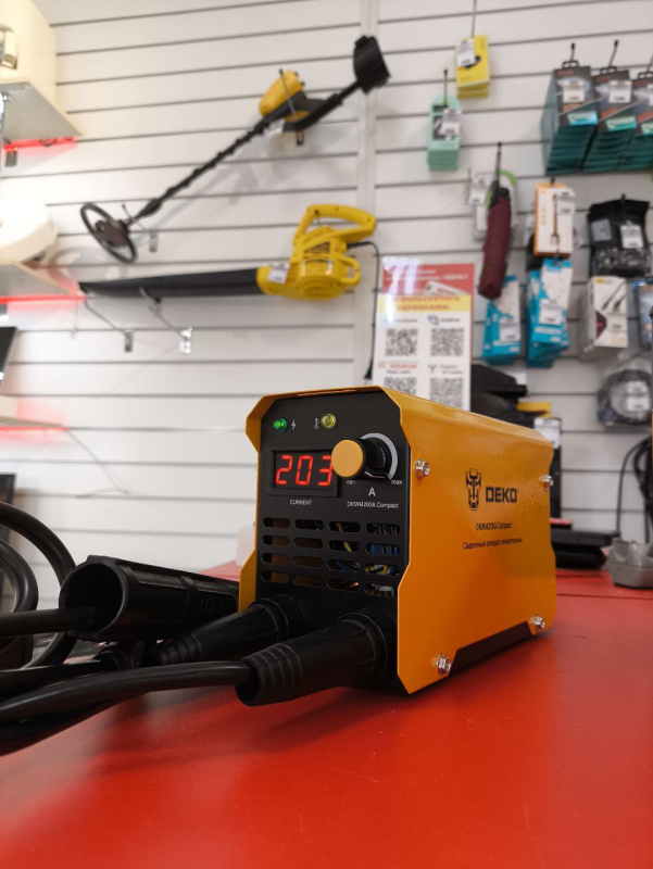 Сварочный аппарат - инвертор ММА Deko DKWM 200a