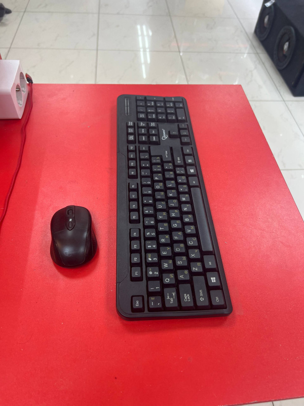 Клавиатура 404 NOT FOUND Блютузная на батарейках