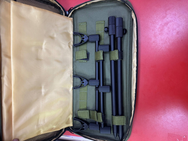 3 удилища с сумкой, сигнализатор 3 , 2 удилища  raider djsto carp 3,9 m