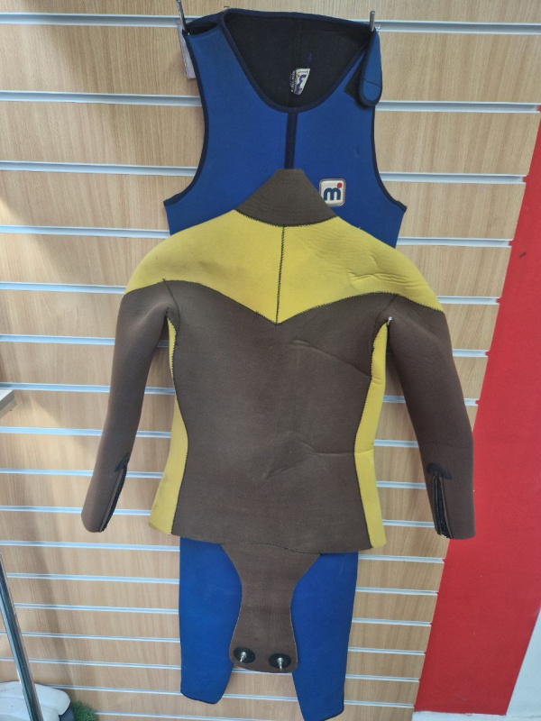 Гидрокостюм мокрый  Гидрокостюм мокрый