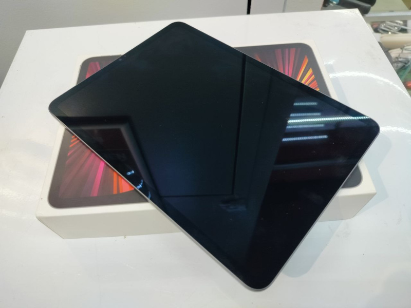 Планшет Apple iPad Pro 11 (3-го поколения) (2021)