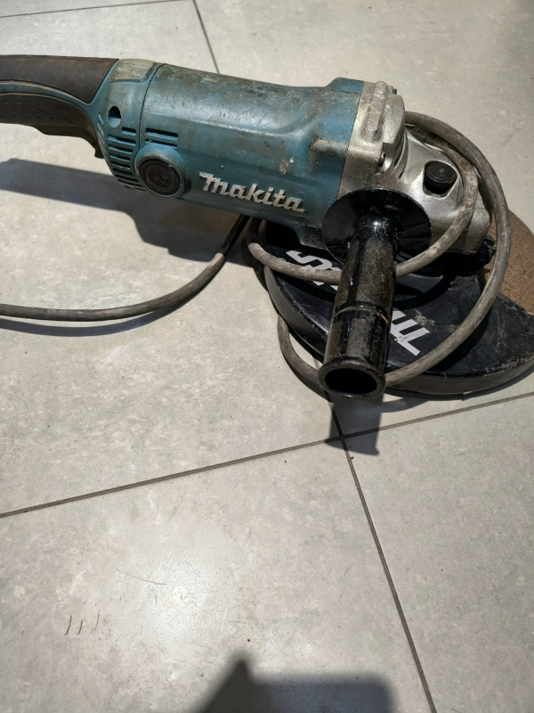 Болгарка Makita GA9050
